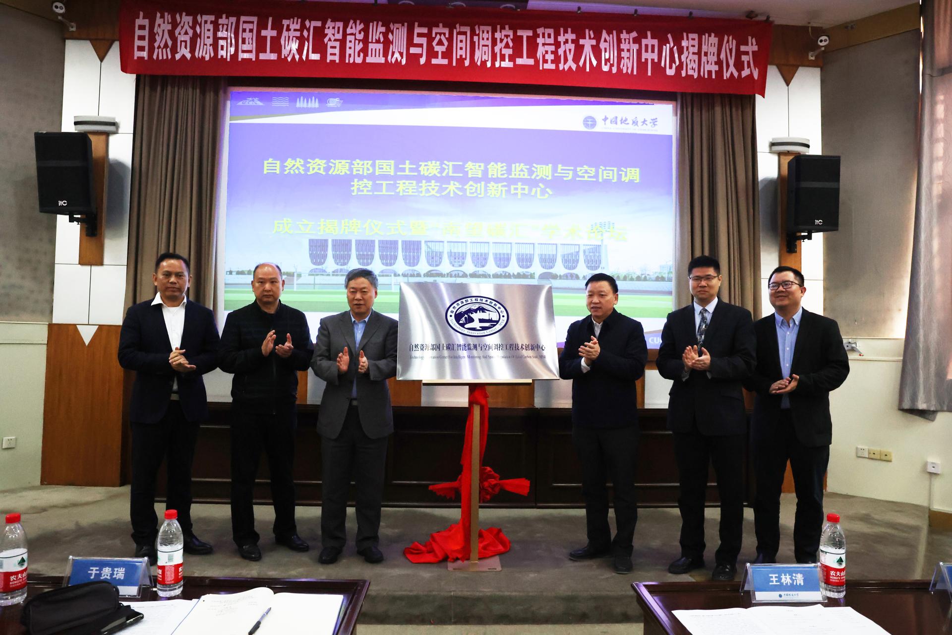 //www.heiliaowangcn.com/__local/4/6D/30/0FE756F44162FA5609F4F5D7397_1336786A_4241C.jpg?e=.jpg
