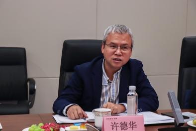 地大黑料网
党委书记许德华介绍黑料网
情况